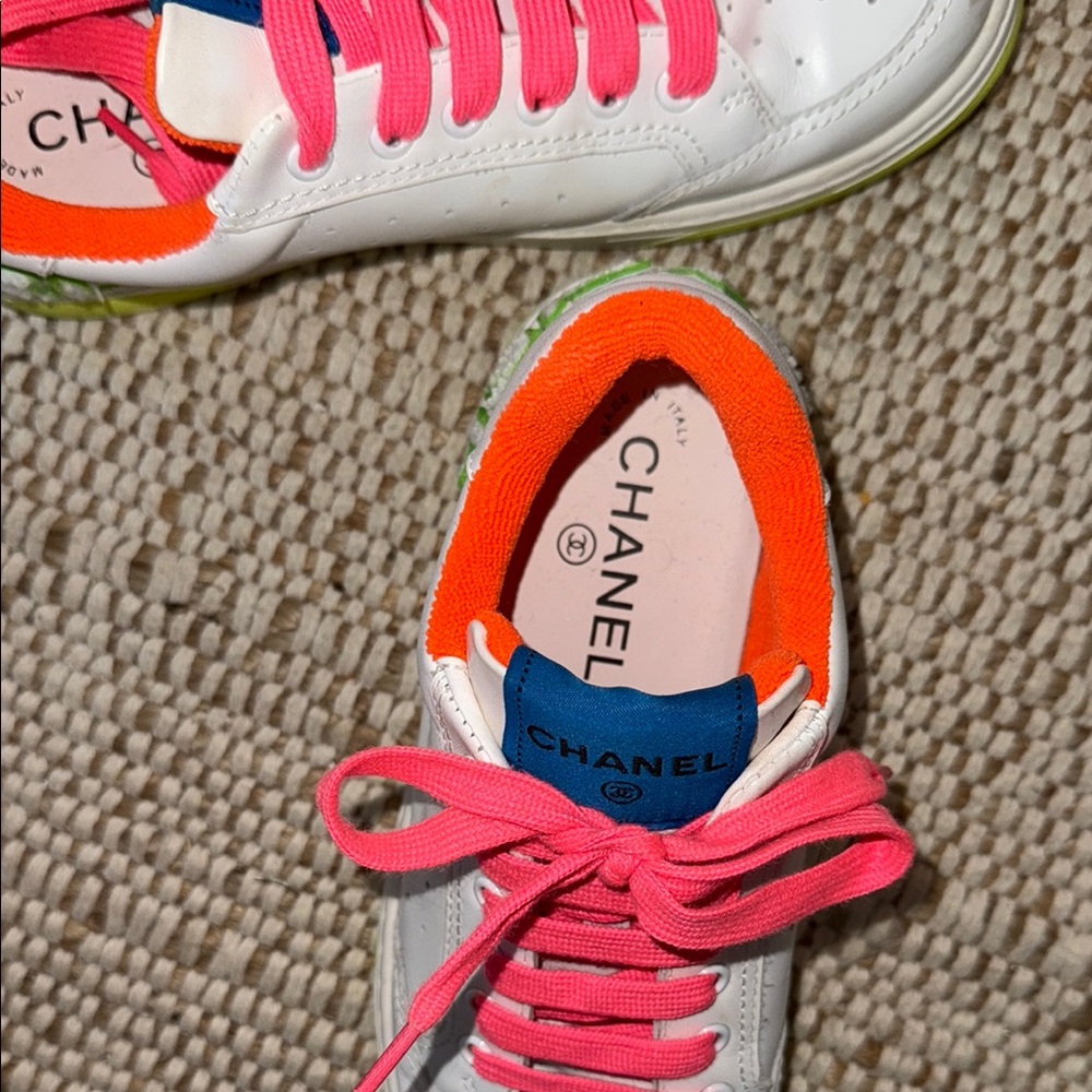 CHANEL CC Logo Neon Sneakers LIKE NEW - Picture 5 of 8